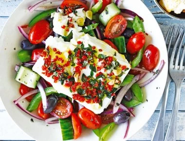 Σε ποιο μέρος της Ελλάδας έφτιαξαν για πρώτη φορά χωριάτικη σαλάτα;